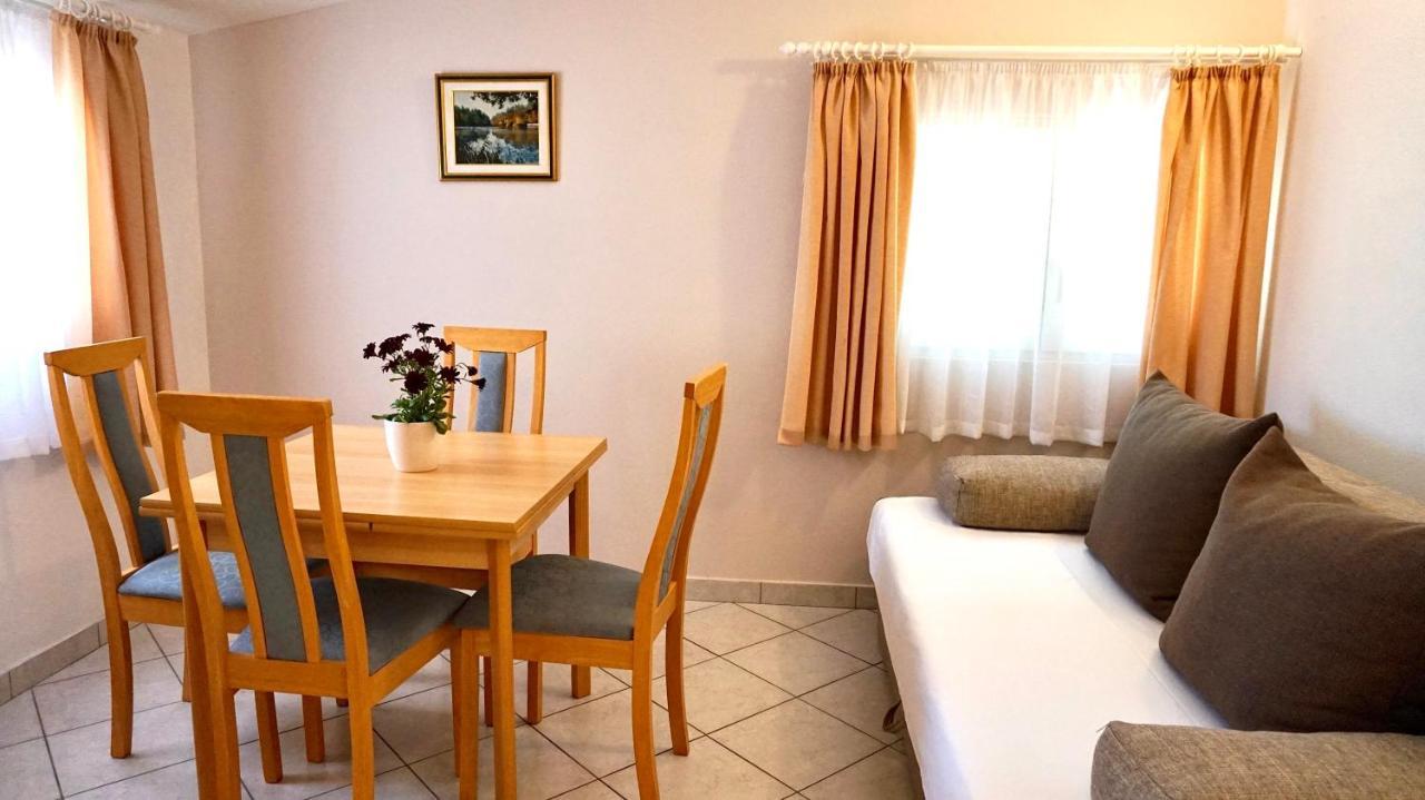 Apartments Maris Starigrad Paklenica Exterior photo