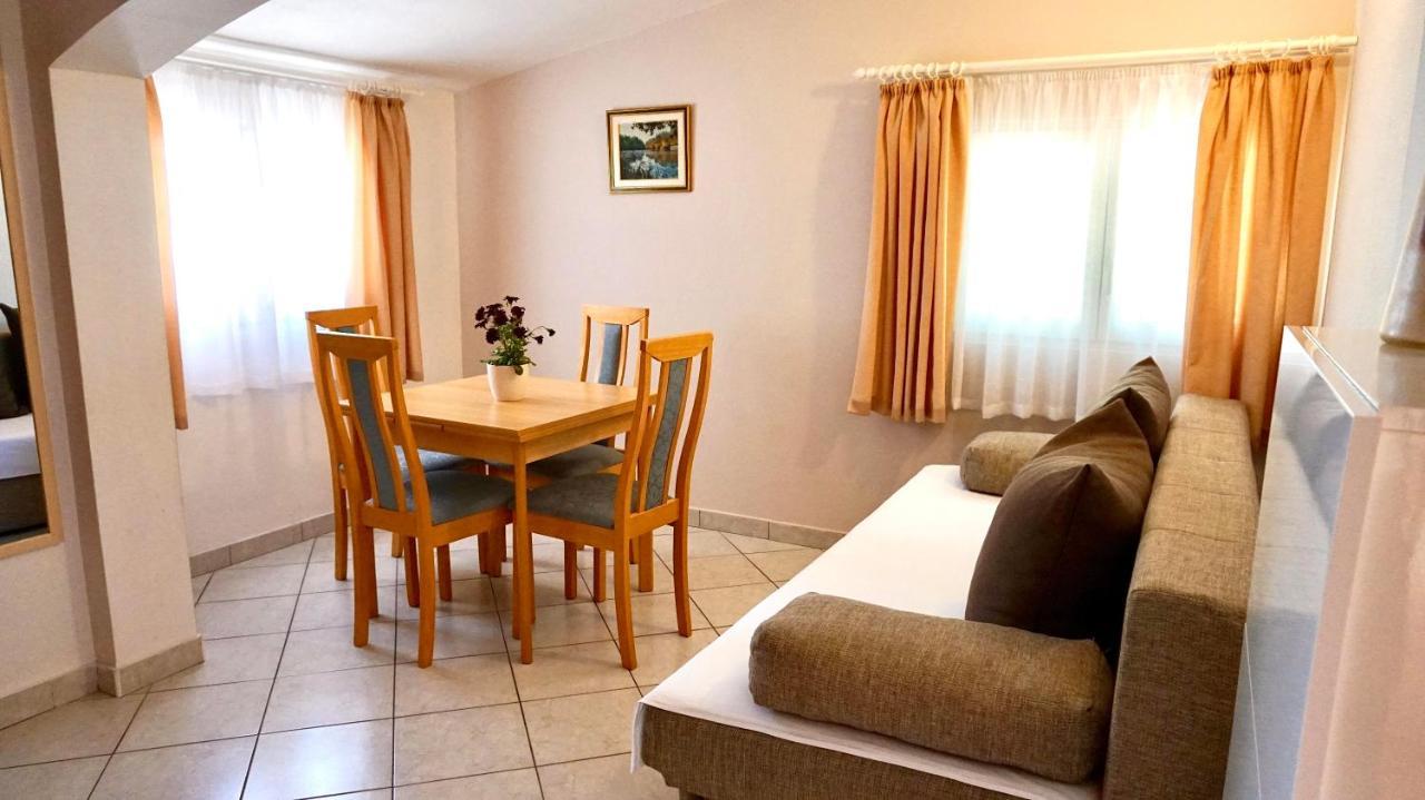 Apartments Maris Starigrad Paklenica Exterior photo