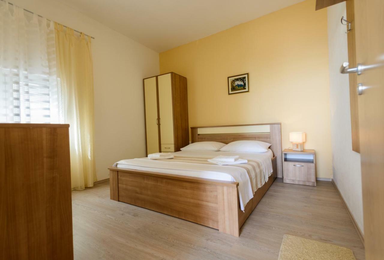 Apartments Maris Starigrad Paklenica Exterior photo