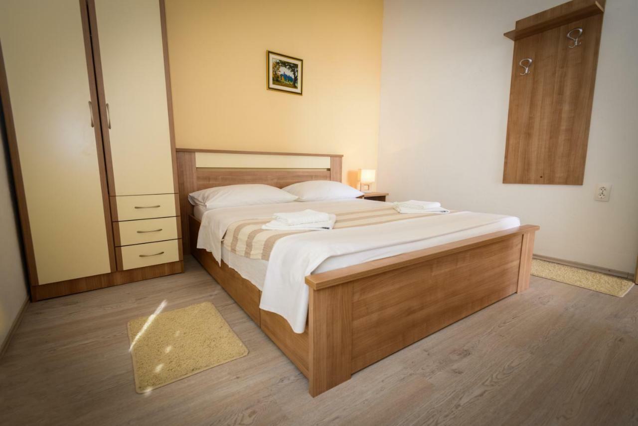 Apartments Maris Starigrad Paklenica Exterior photo