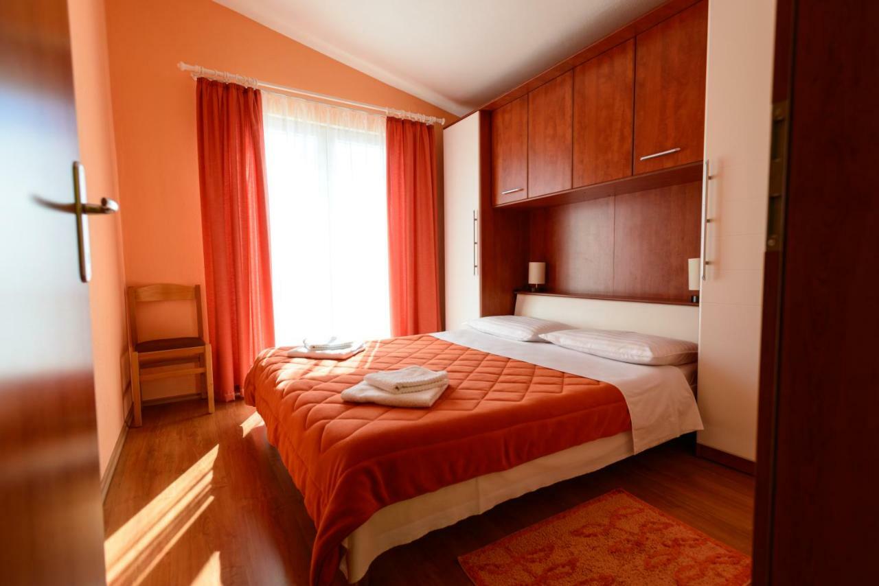 Apartments Maris Starigrad Paklenica Exterior photo