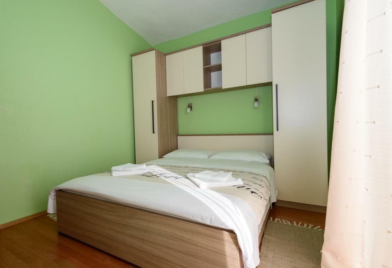 Apartments Maris Starigrad Paklenica Exterior photo