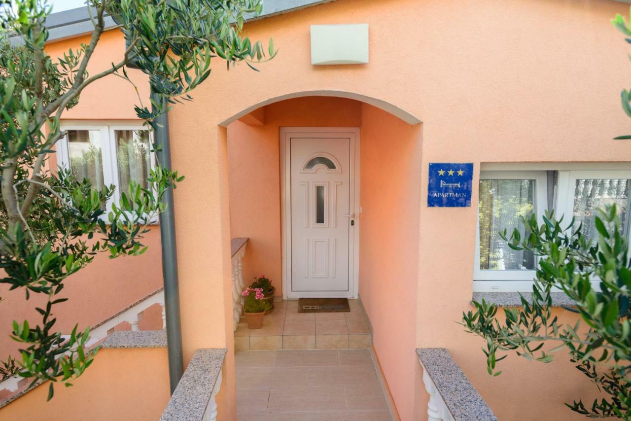 Apartments Maris Starigrad Paklenica Exterior photo