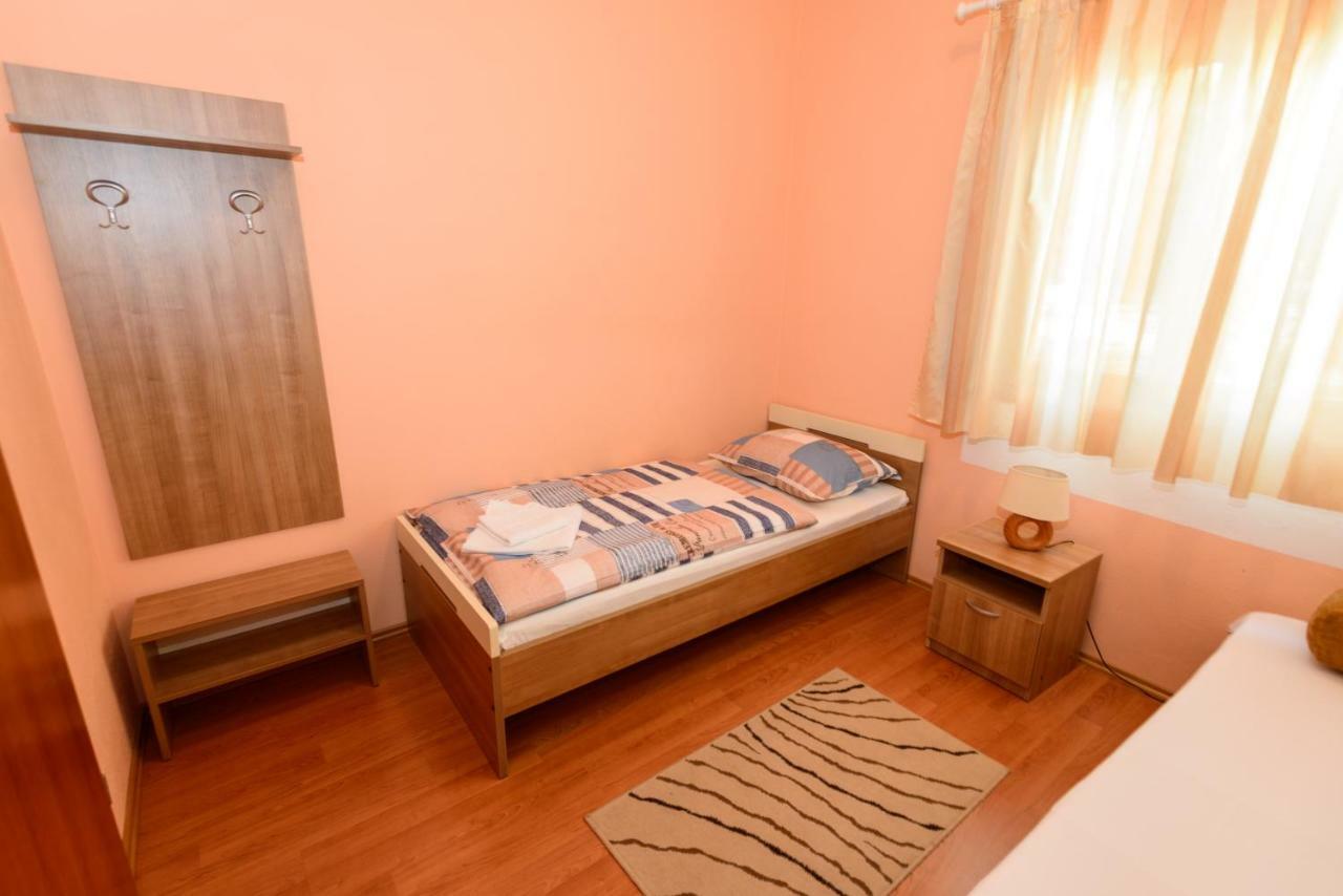 Apartments Maris Starigrad Paklenica Exterior photo
